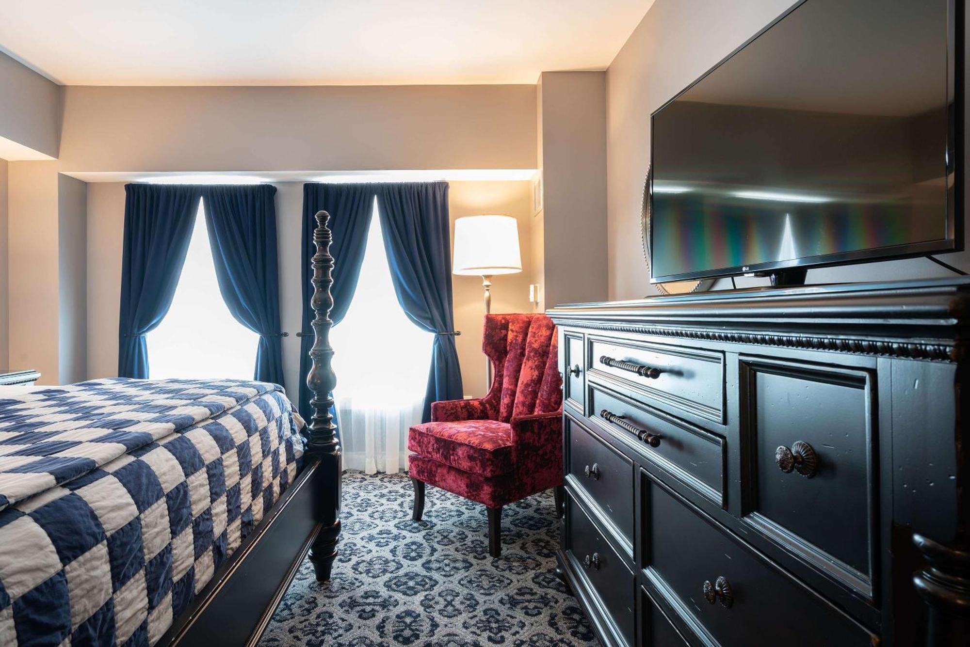 The Kendall At The Engine 7 Firehouse Hotel